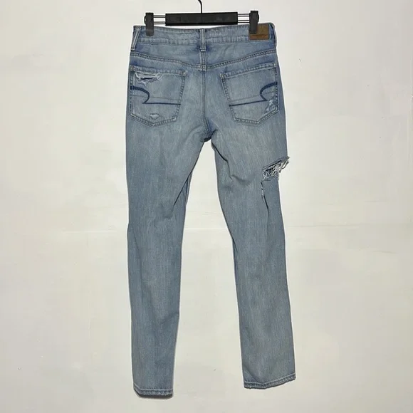 American Eagle Light Wash Distressed Tomgirl Denim Jeans Size 2 - Picture 6 of 11